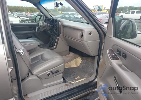 2003 GMC Yukon Xl 1500 Denali z USA, uszkodzony, nr VIN 1GKFK66UX3J236286